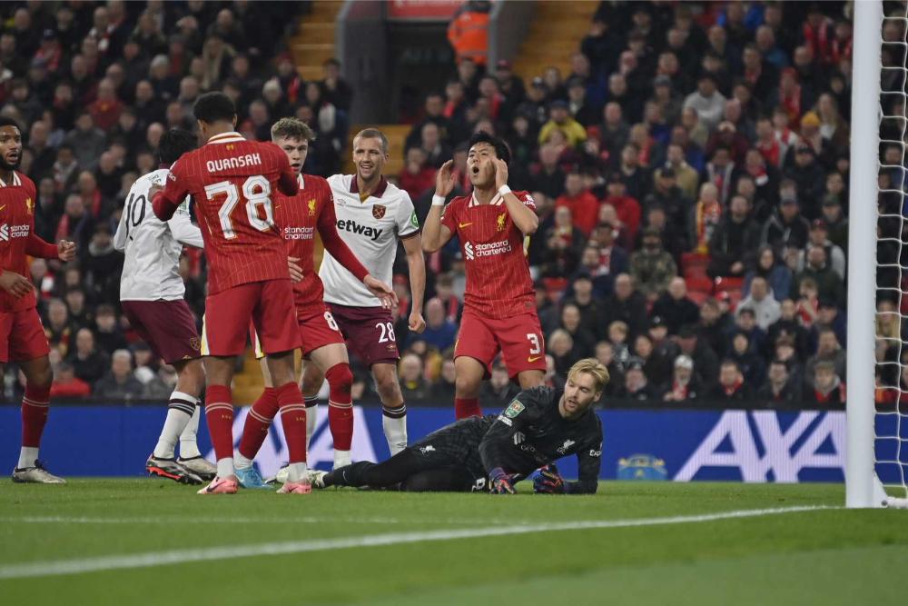Matchday Gallery | Hammers defeated by Liverpool under the